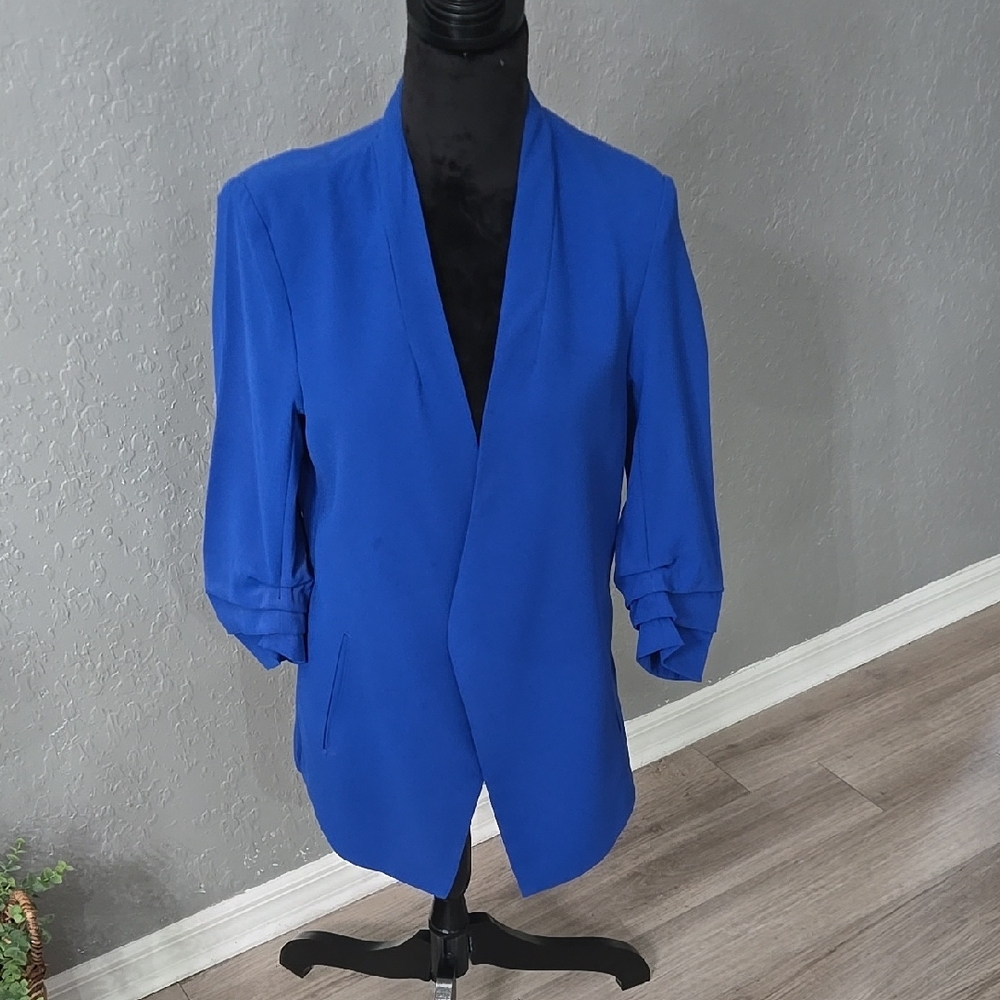 Rachel Zoe Blue Blazer with Three-Quarter Sleeves and Collarless Design